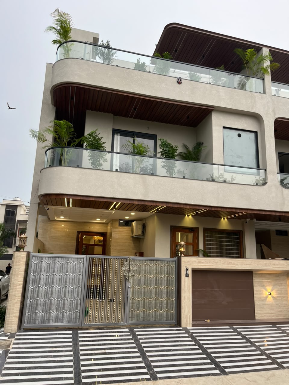 5BHK West Facing villa with double car parking 