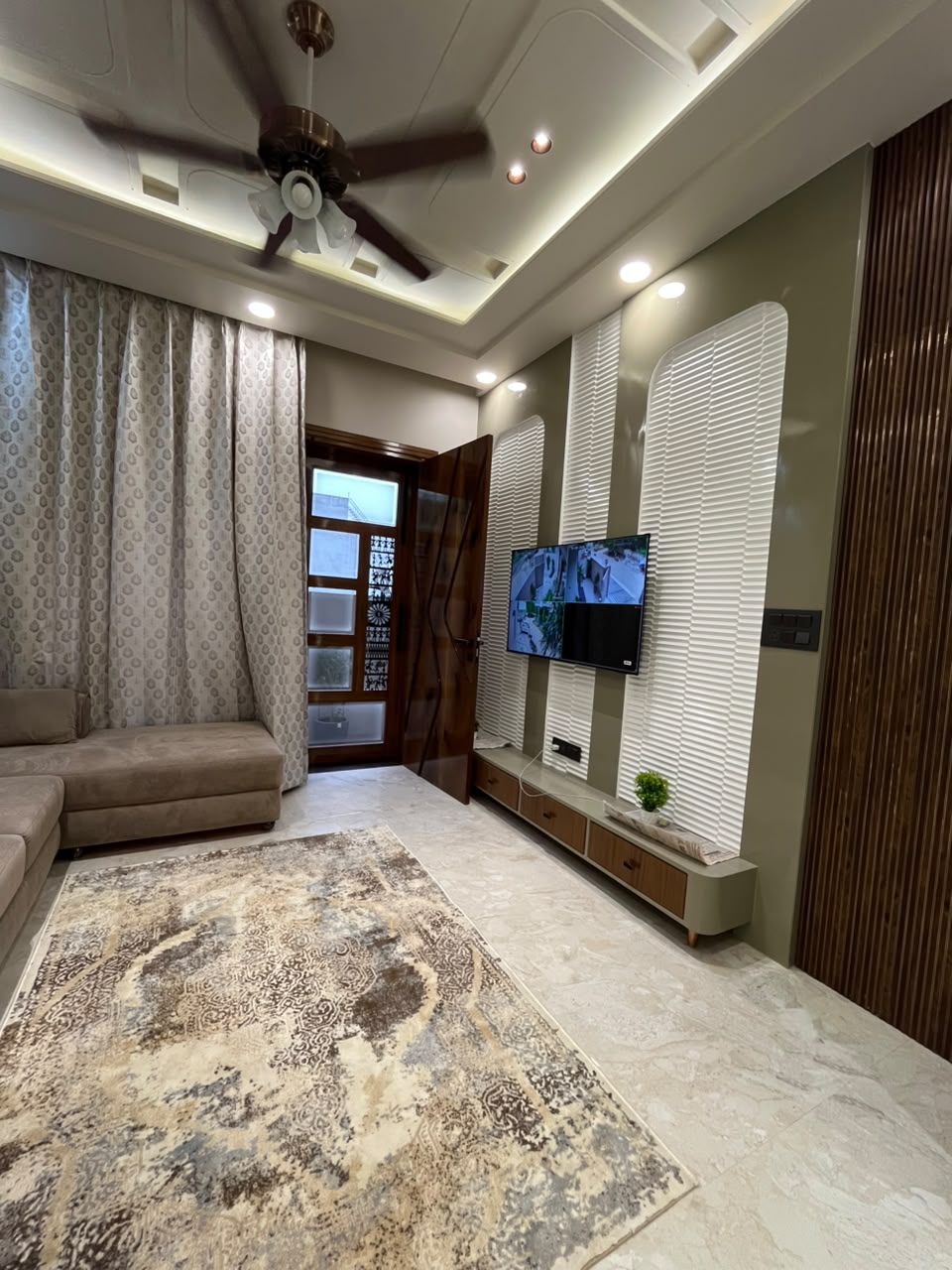 5BHK West Facing villa with double car parking 