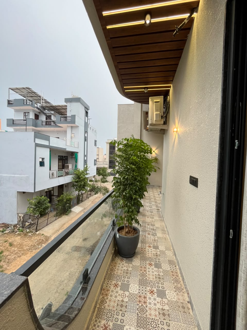 5BHK West Facing villa with double car parking 