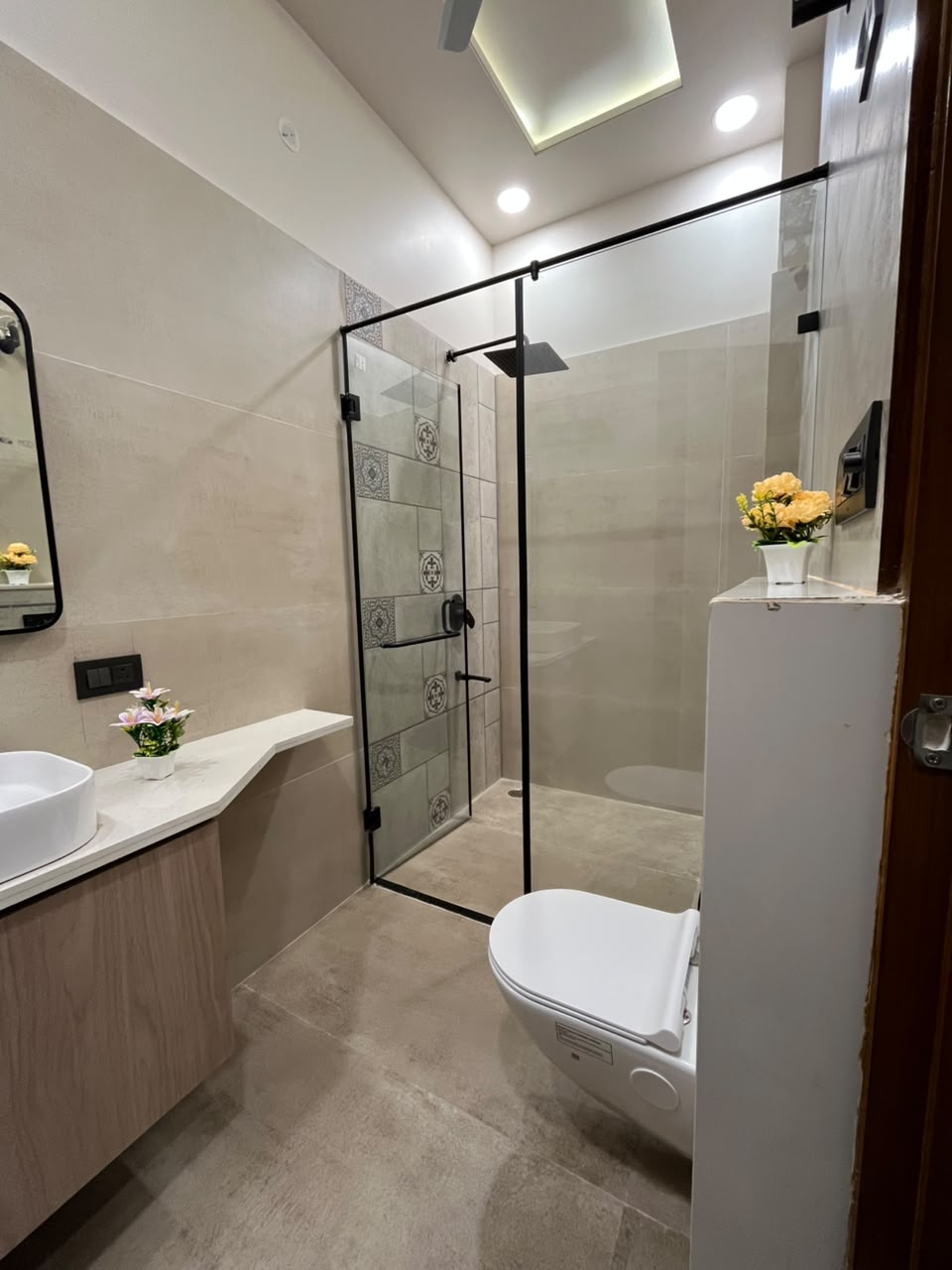 5BHK West Facing villa with double car parking 